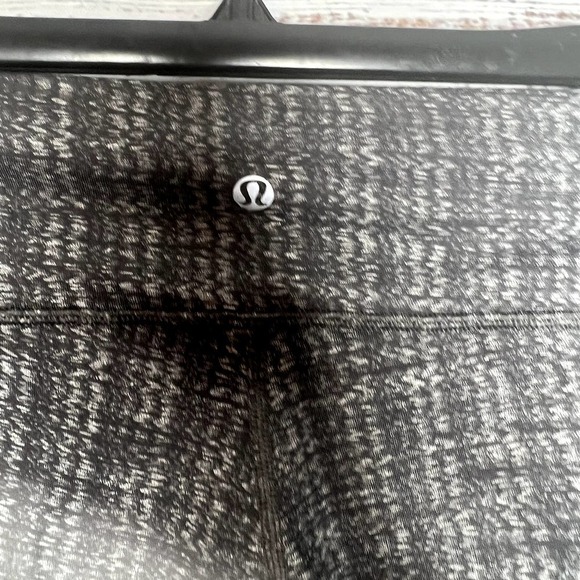 Lululemon Wunder Under Crop Textured Gray & White 6 - Picture 3 of 4